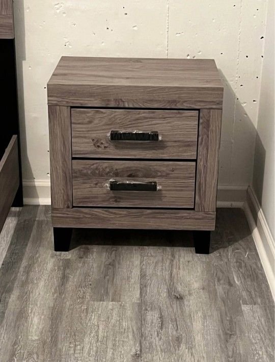 Brand New Grey Rustic 4-Piece Bedroom Set – Queen & King